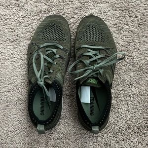 Nike Flyknit Free Runs